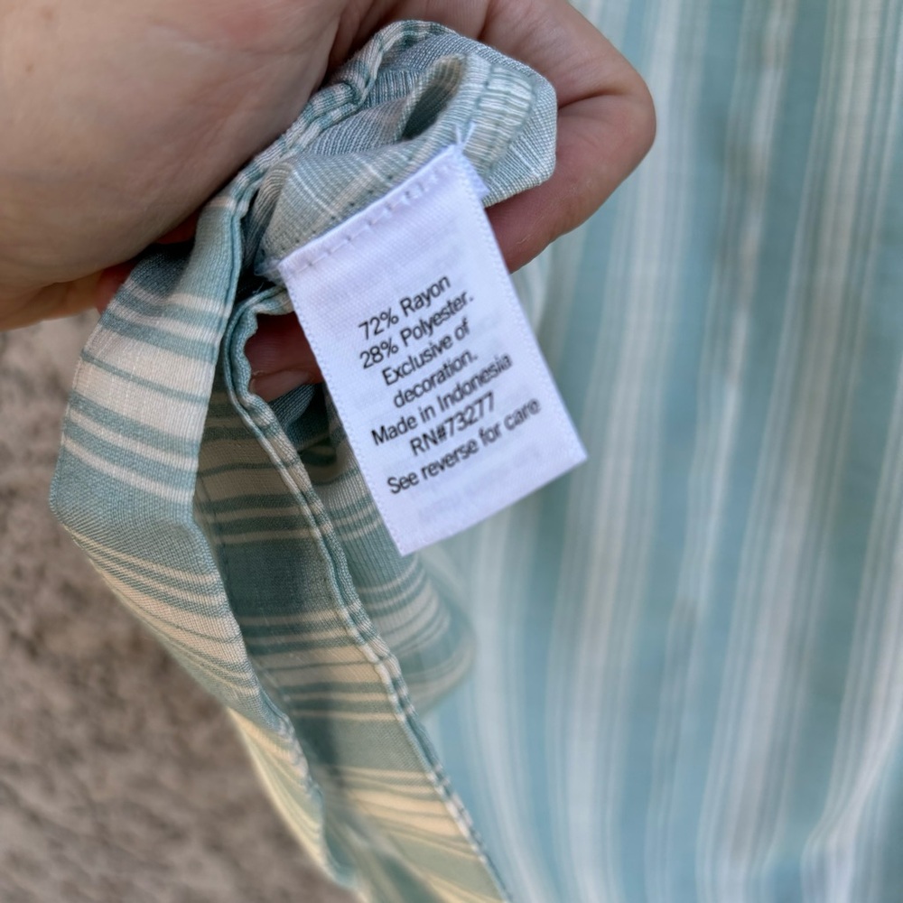 Women's LC Lauren Conrad Smock-Yoke Flutter Sleeve Swing Top - Picture 7 of 9